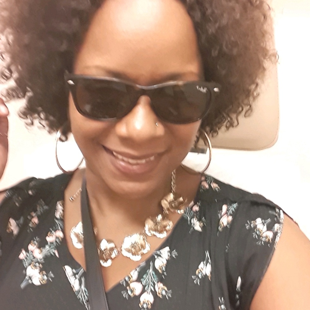 Meet your Posher, Safiya